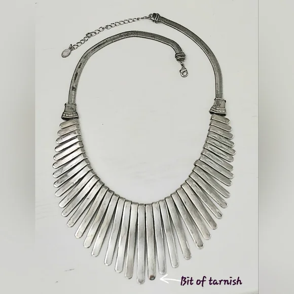 Simple Statement Necklace - Picture 2 of 4